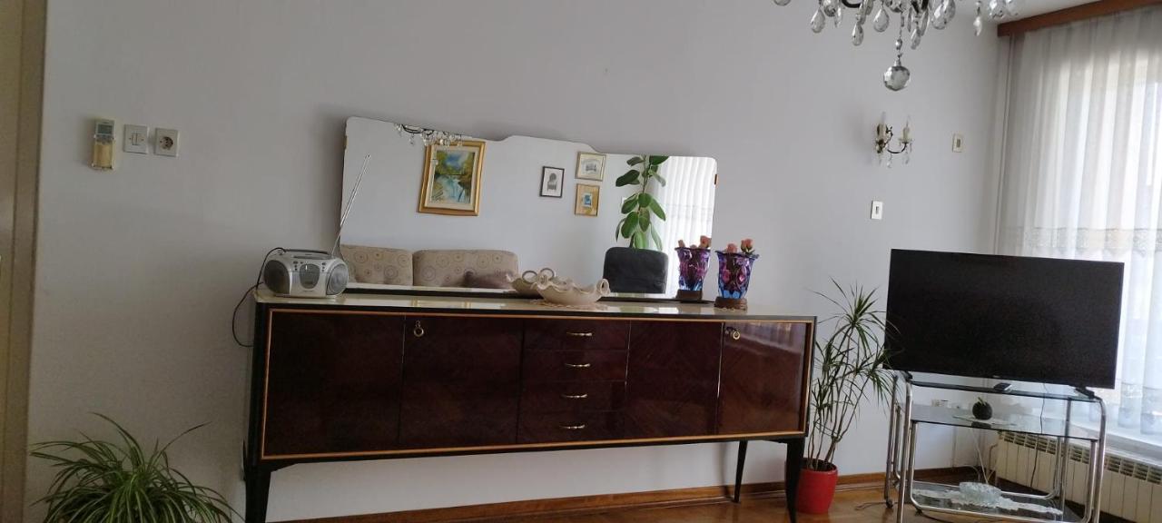 7 Flower Street Apartment Sempeter pri Gorici Exteriör bild